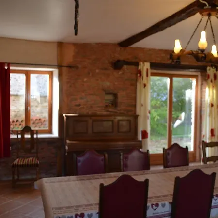 بيت للعطل La Ferme De La Baconnerie *