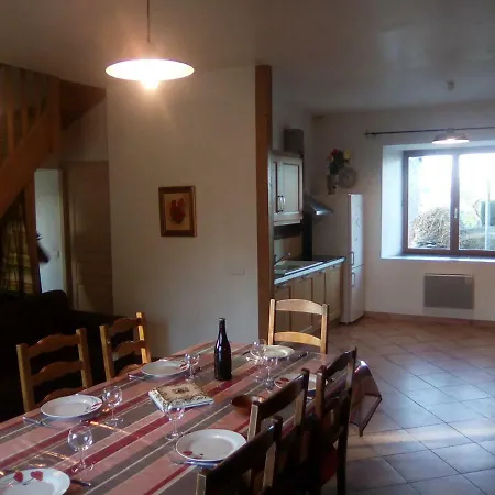 بيت للعطل La Ferme De La Baconnerie *